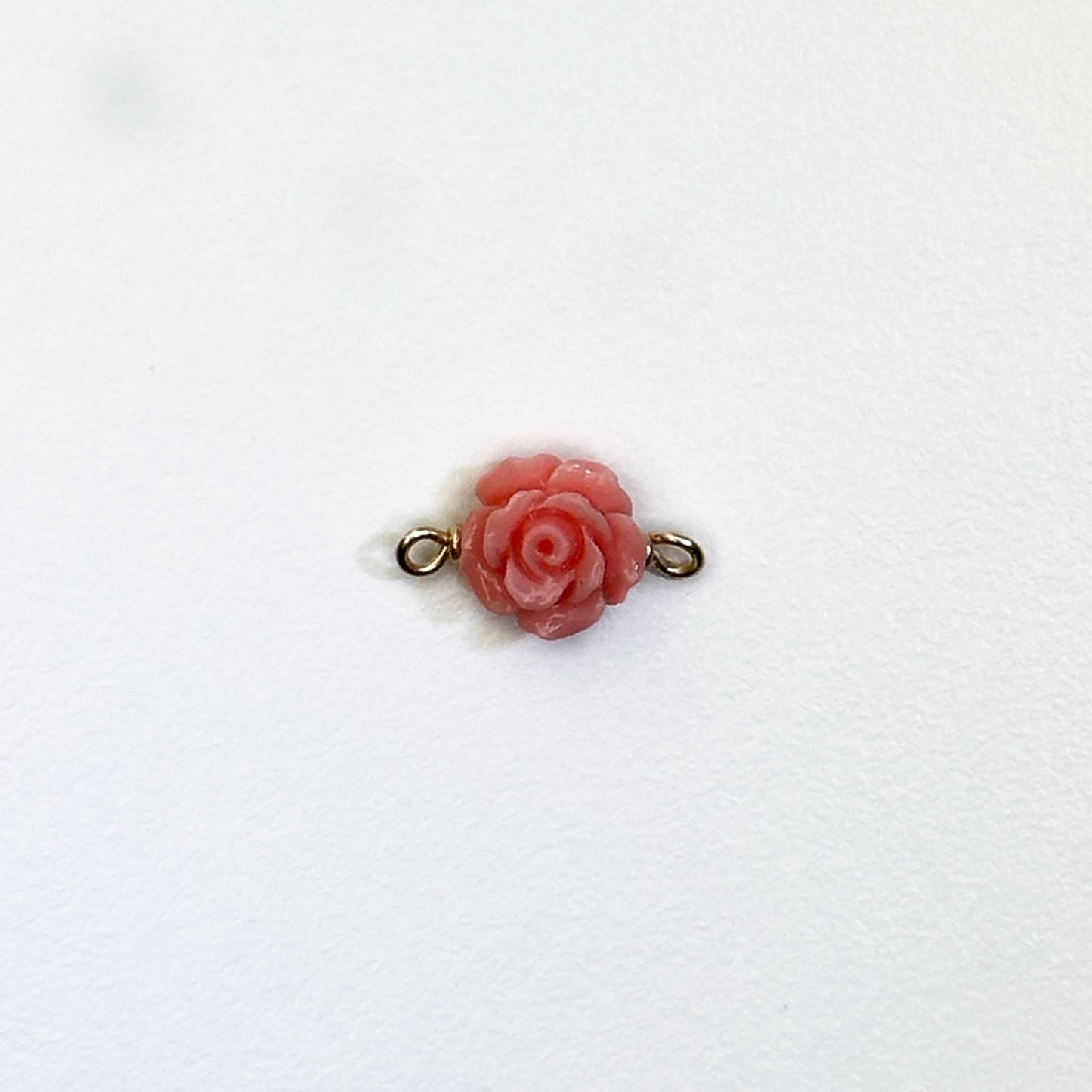 Anhänger "Rose" aus rosafarbenem Perlmutt – femininer Schmuck mit Blütenmotiv