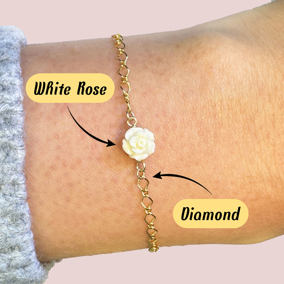 Tragebild personalisiertes Armband 14k gold filled "Diamond" mit "White Rose" Anhänger auch als Permanent Armband im Märkischen Kreis erhältlich