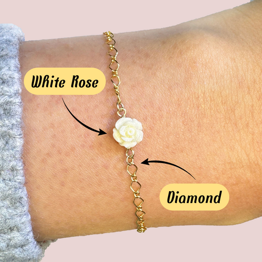 Tragebild personalisiertes Armband 14k gold filled "Diamond" mit "White Rose" Anhänger auch als Permanent Armband im Märkischen Kreis erhältlich