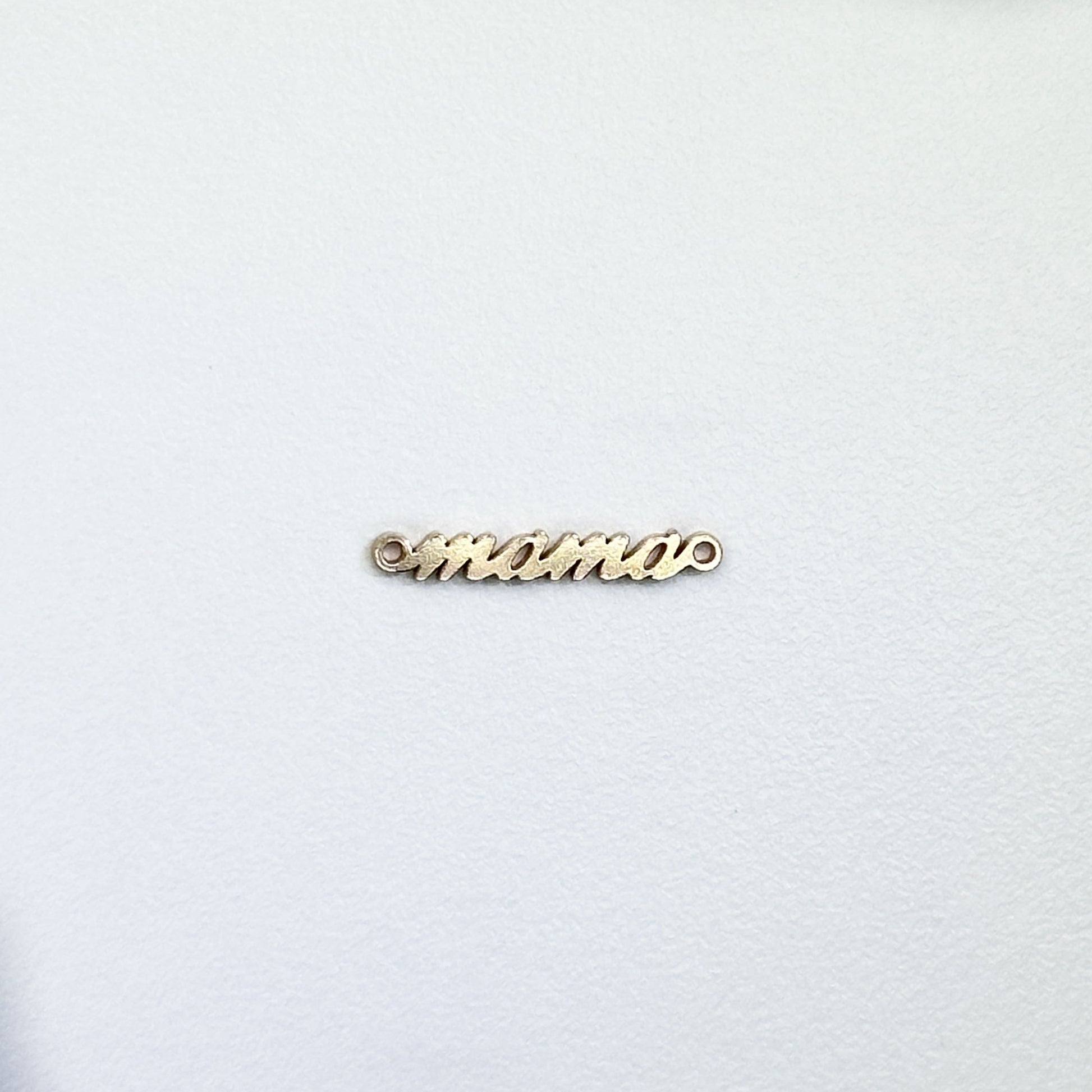 Anhänger „MAMA“ aus 14K Gold Filled – zarter Schmuck für Mamas