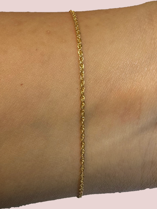 French Rope Armband – getragen am Handgelenk, klassischer Gold Filled Schmuck mit Drehstruktur