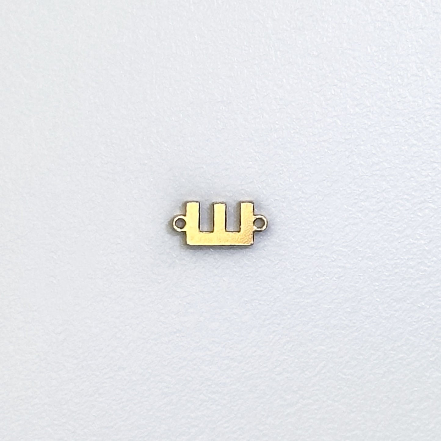 Filigraner Anhänger „E“ – 14K Gold-Filled, ideal als Geschenk