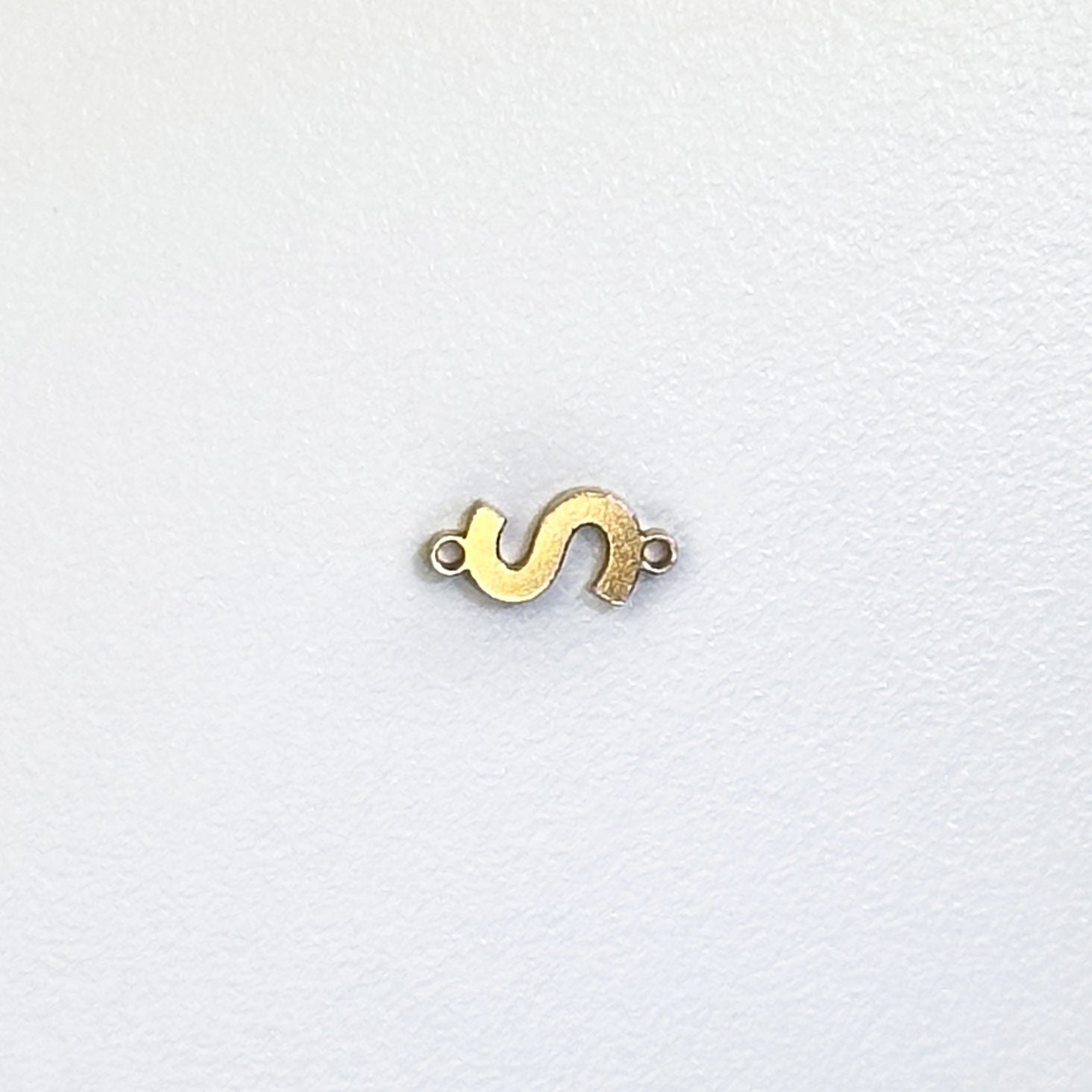 Gold-Filled Anhänger „S“ – personalisierbarer Buchstabenschmuck